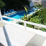 アパートホテル Parla Çeşme