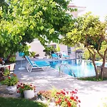 Aparthotel Parla 4*